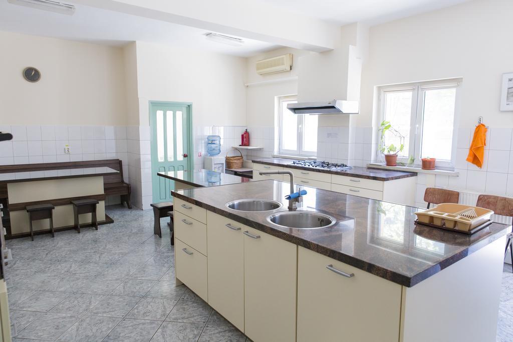 Hostel Holland Bacău Zewnętrze zdjęcie